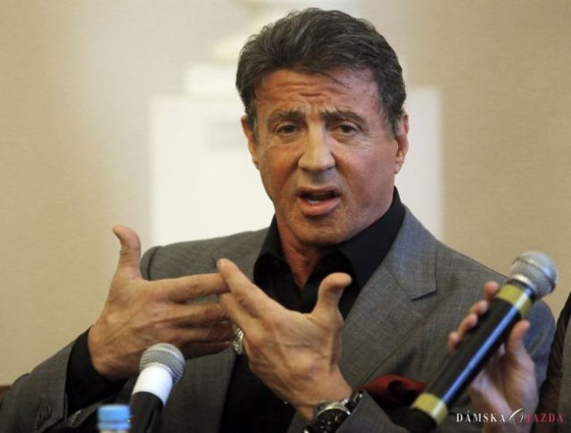 Sylvester Stallone Vystavuje V Petrohrade Obrazy