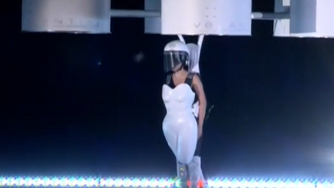 lady gaga saty lietajuce