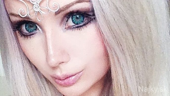article-2602815-1D0A1D3200000578-959_634x961