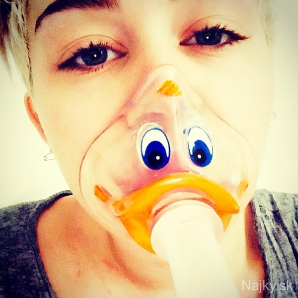 rs_600x600-140419070456-600.Miley-Cyrus-Poorly-Sick-Hospital-Duck.jl.041914