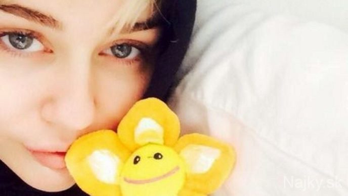 3726795207-miley-cyrus-no-hospital