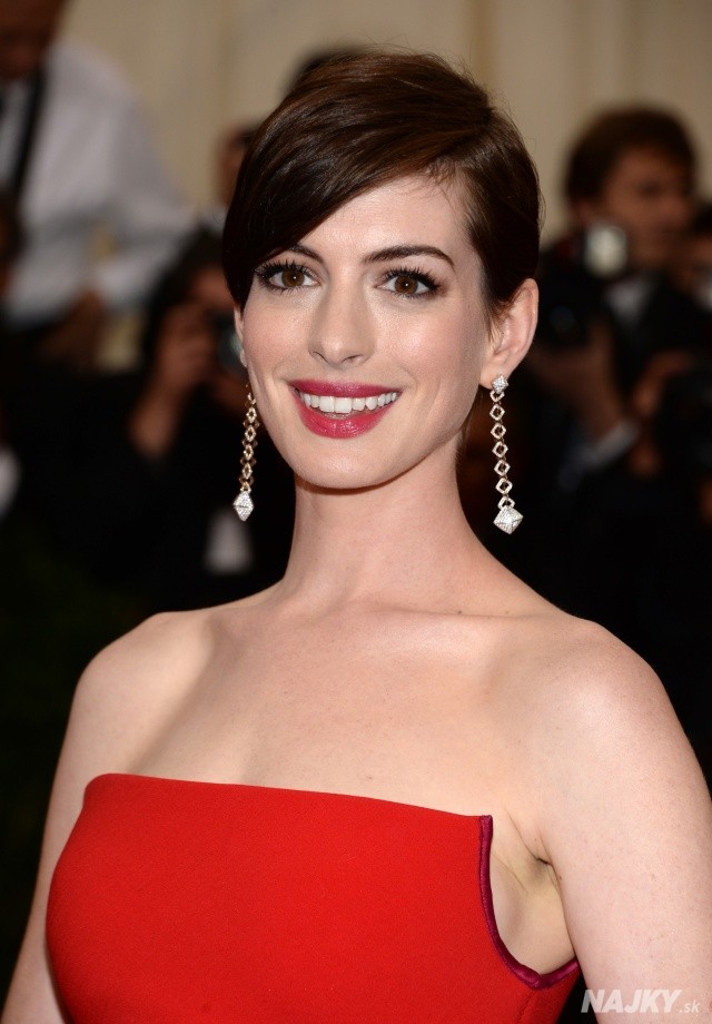 Anne Hathaway attends The Metropolitan Museum of Art's Costume Institute benefit gala celebrating "Charles James: Beyond Fashion" on Monday, May 5, 2014, in New York. (Photo by Evan Agostini/Invision/AP)