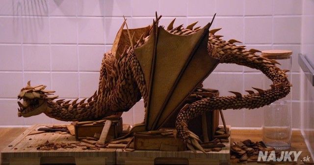 Swedish-3D-Artist-Bakes-The-Legendary-Smaug-From-The-Hobbit-Out-Of-Gingerbread__880