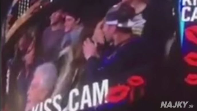 kiss cam