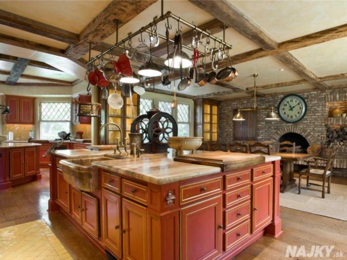 the-kitchen-is-state-of-the-art-with-a-country-cottage-design