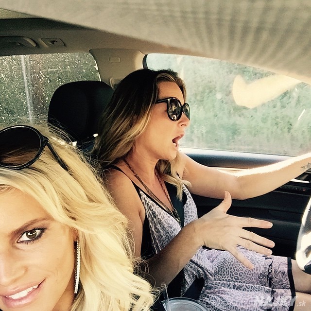 https://instagram.com/p/0oQzAVkVqj/?taken-by=jessicasimpson