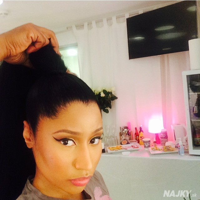 https://instagram.com/p/0d3dzKr8Su/?taken-by=nickiminaj