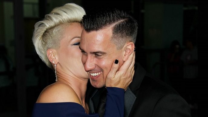 Alecia Moore, Pink, Carey Hart