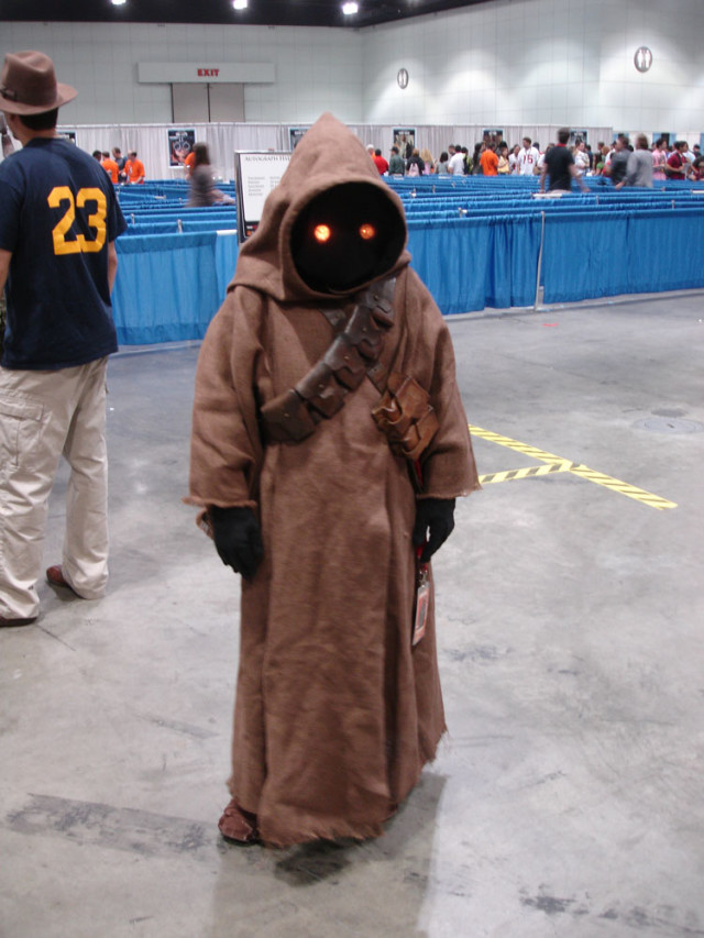 http://upload.wikimedia.org/wikipedia/commons/3/38/Star_Wars_Celebration_IV_-_Jawa_fan_costume_%284878895442%29.jpg