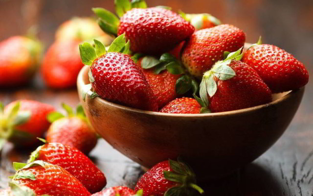 http://www.lifehack.org/articles/lifestyle/10-amazing-benefits-strawberries-that-you-probably-never-knew.html