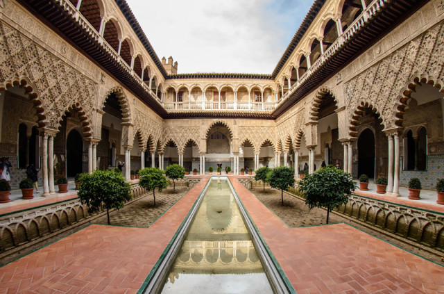 https://500px.com/photo/95369943/alcazar-seville-by-balazs-b-