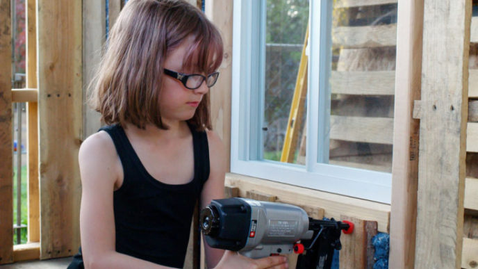 helping-homeless-shelter-9-year-old-girl-harvest-hailey-fort-5