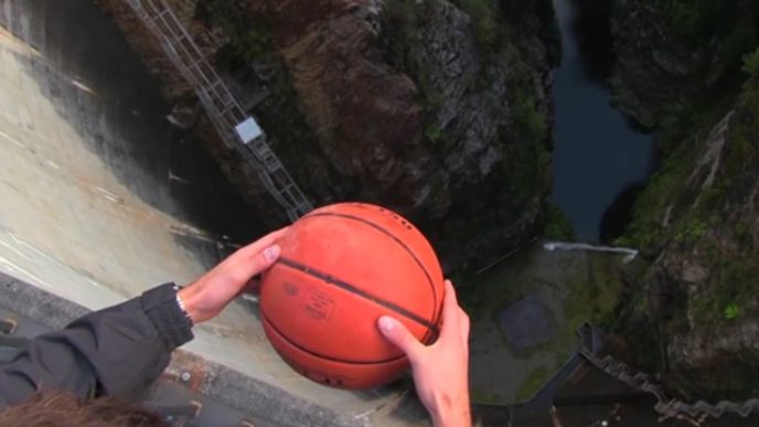 basketbalová lopta, pokus