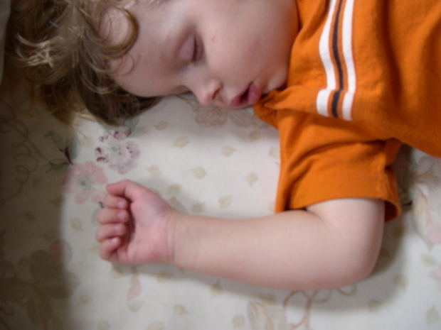 http://blog.southeastpsych.com/wp-content/uploads/2013/08/kid-sleeping-orange-shirt.jpg
