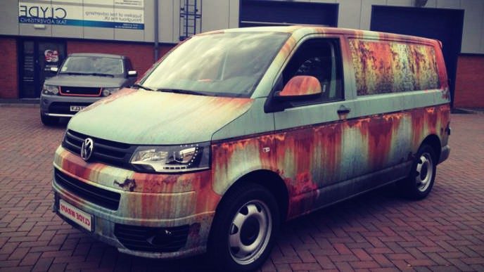 Rusty car vinyl wrap vw van clyde wraps 2 688x387_perfectphoto.cz_2017 06 2215 38 23.jpg