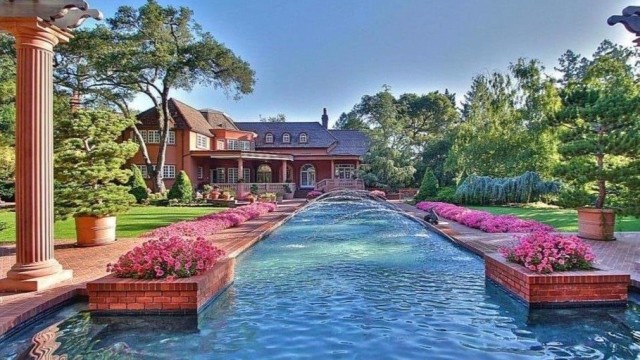 http://www.businessinsider.com/the-most-expensive-homes-for-sale-in-silicon-valley-right-now-2015-7