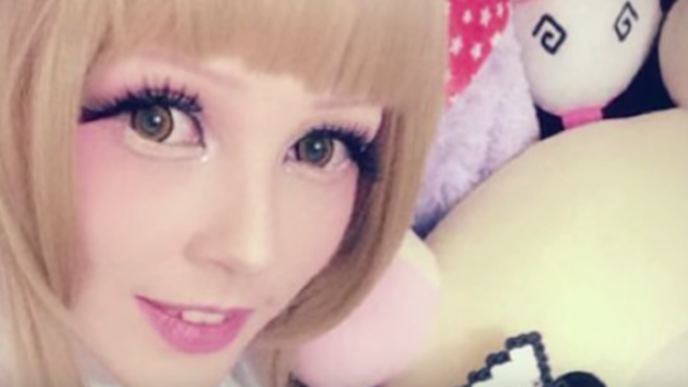 Žena, ktorá sa podobá na bábiku Barbie