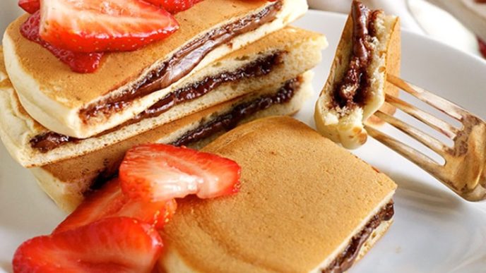 Nutella-Stuffed-Pancakes_680px_2