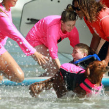 Two-Sisters-With-the-Same-Terminal-Illness-Catch-Waves-of-Support-With-my-Surfing-Dog11__880