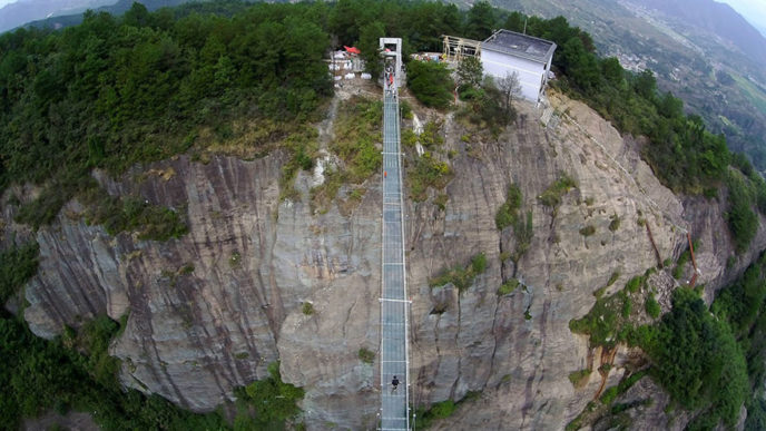 worlds-longest-glass-bridge-shiniuzhai-geopark-china-6