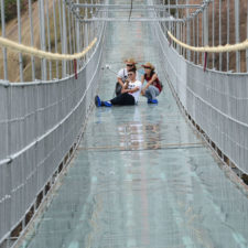 worlds-longest-glass-bridge-shiniuzhai-geopark-china-7