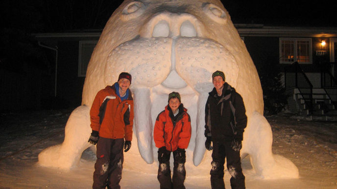 Giant animal snow sculptures bartz brothers 2.jpg