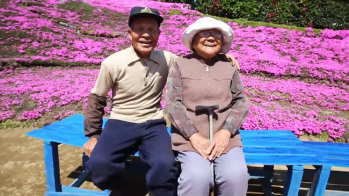 Husband plants flowers blind wife kuroki shintomi 30.jpg