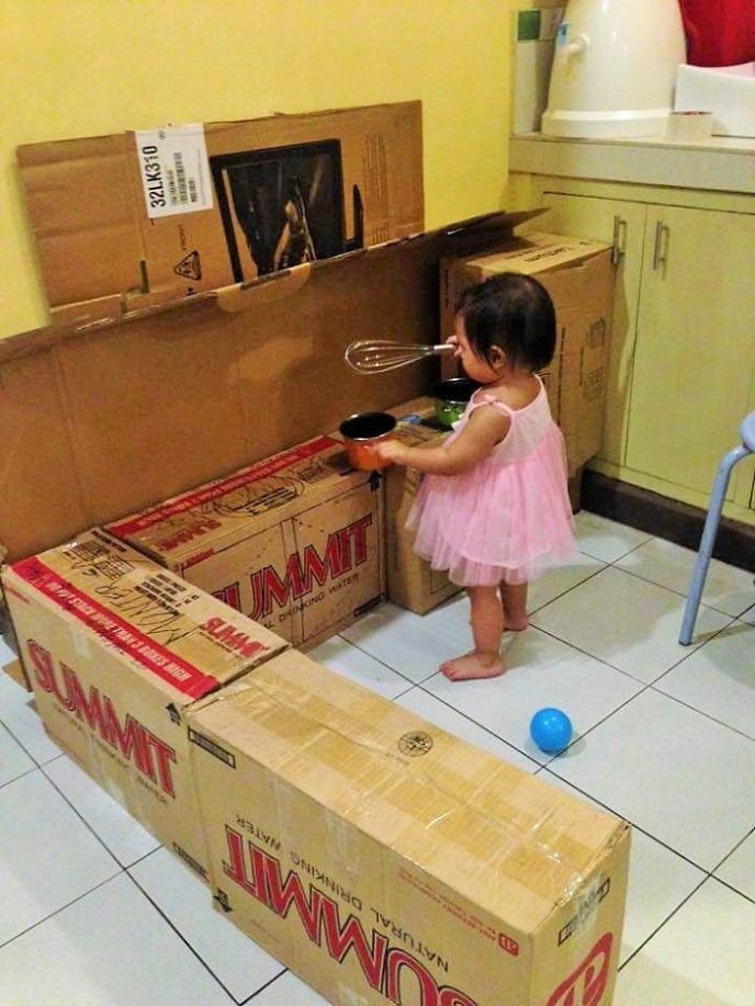How to create a mini cardboard kitchen for you toddler 2__700.jpg