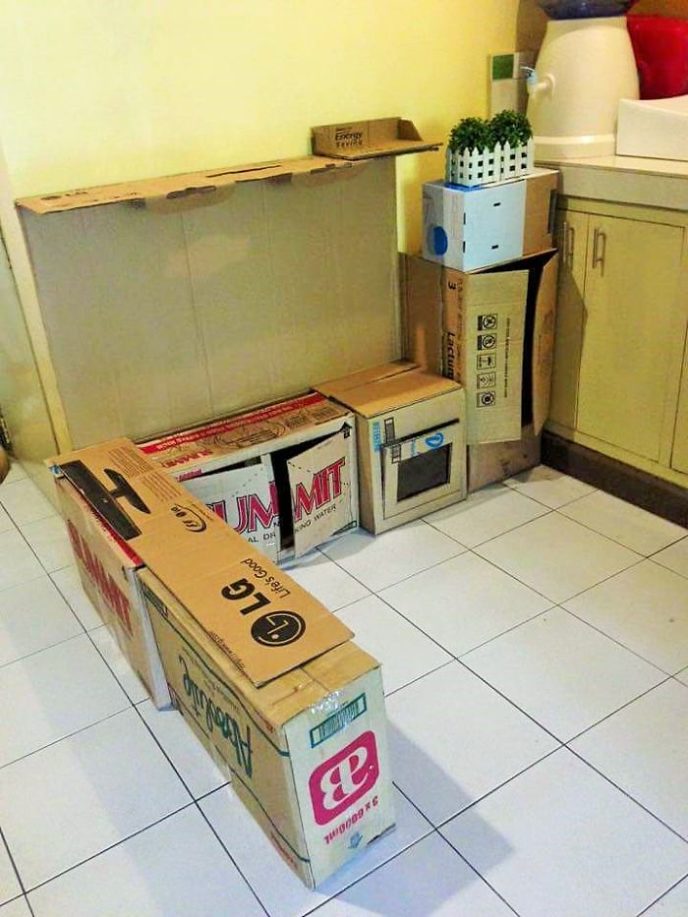 How to create a mini cardboard kitchen for you toddler 3__700.jpg