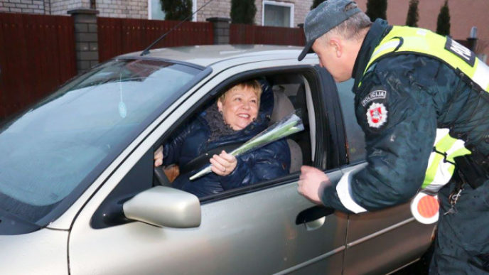 Lithuanian police officers give flowers international womens day 9.jpg