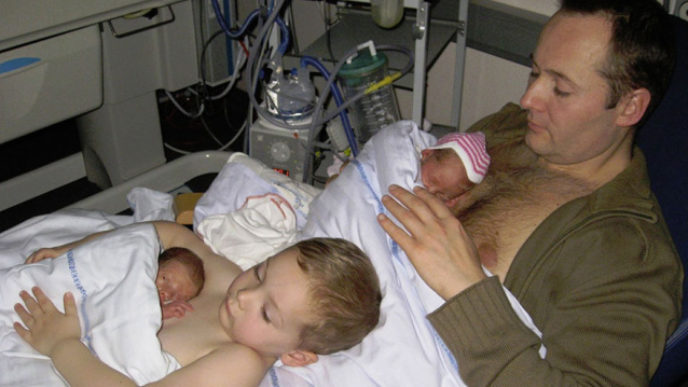 Babies skin to skin contact sweden 1 1.jpg