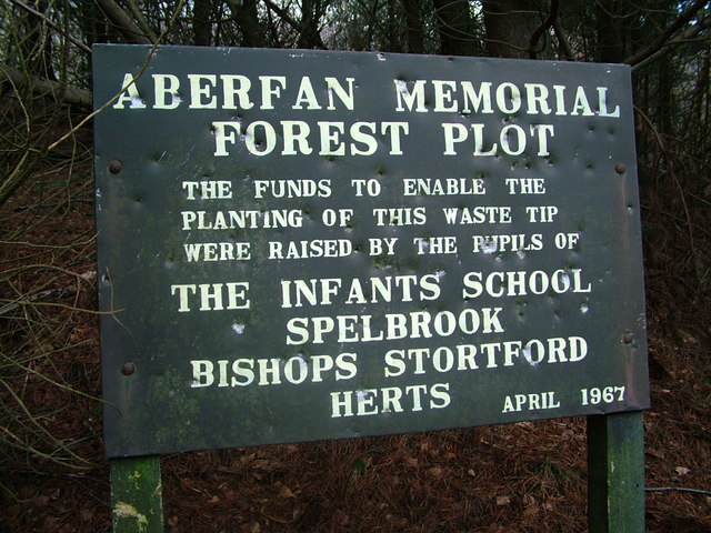 Spelbrook_memorial_sign_ _geograph.org_.uk_ _320968.jpg