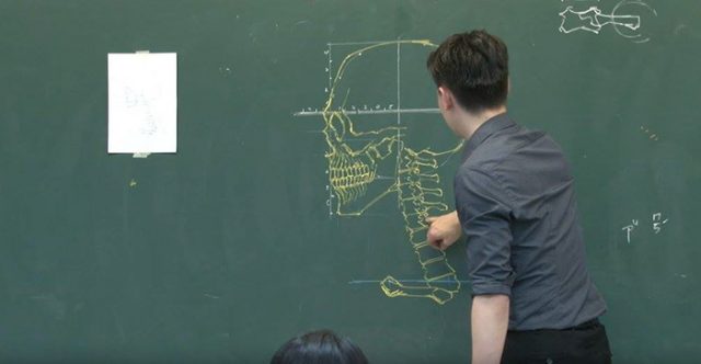 Chinese teacher anatomical chalkboard drawings 1 22.jpg