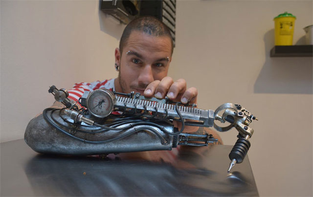 Prosthetic arm tattoo artist jc sheitan tenet jl gonzal 2.jpg