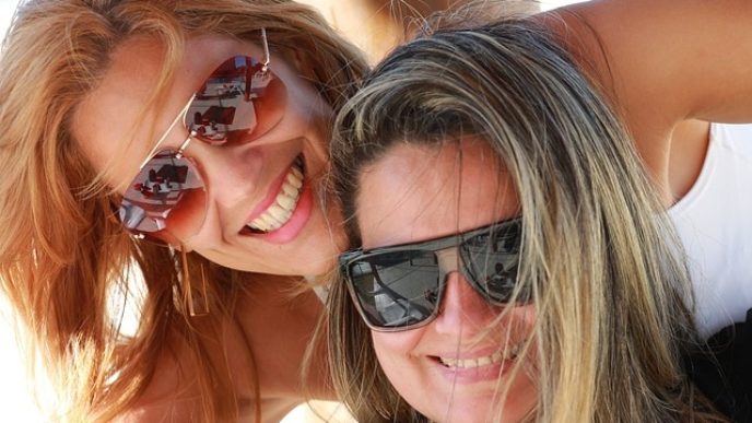 Sisters 437436_640.jpg