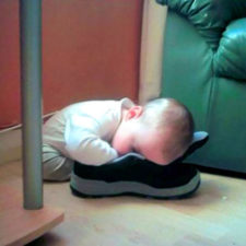 Funny kids sleeping anywhere 126 57aaebb19a8de__605.jpg