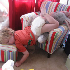 Funny kids sleeping anywhere 14 57a987fedf2a6__605.jpg