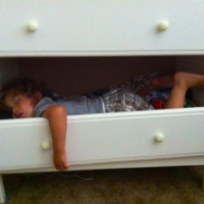 Funny kids sleeping anywhere 22 57a98810dddf6__605.jpg