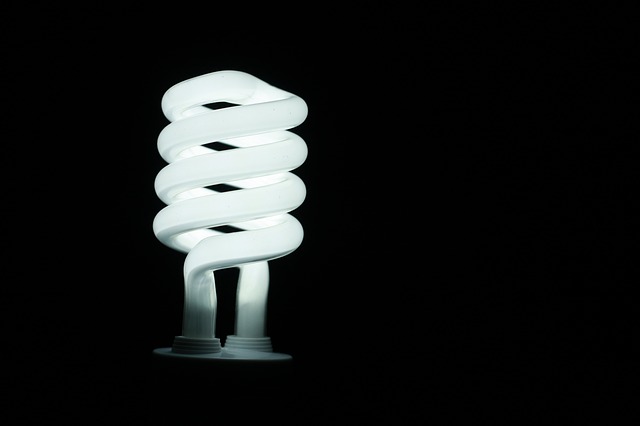 https://pixabay.com/sk/svetlo-žiarovka-energie-svetlý-1721389/