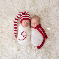 Newborn babies christmas photoshoot knit crochet outfits 27 584e9a3140e81__880.jpg