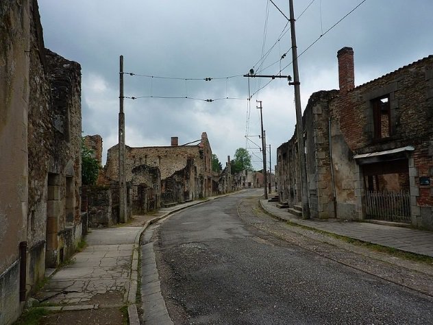 https://commons.wikimedia.org/wiki/File:Oradour_Sur_Glane_-_Sombre_Day_Street_View_-_panoramio.jpg