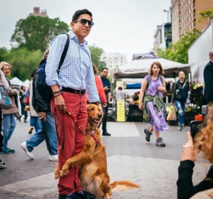 Dog gives hugs louboutina retriever new york 3.jpg