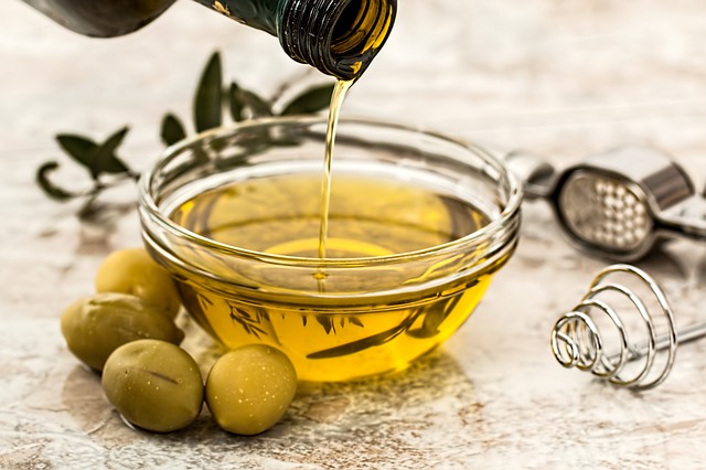 Olive oil 968657_640.jpg