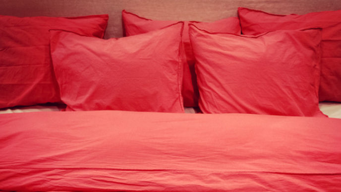 Red romantic bed linen