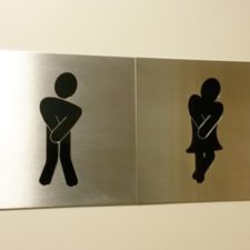 1655405 funny bathroom signs 25__605 650 a221ce11bd 1484649282.jpg