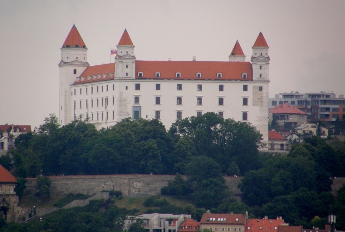 1280px bratislava_castle_2012.jpg