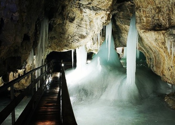 Dobsinska jaskyna.jpg