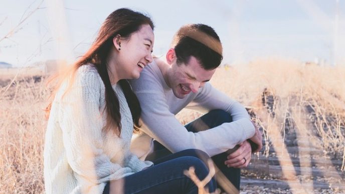 Flirtovanie muza a zeny.jpg