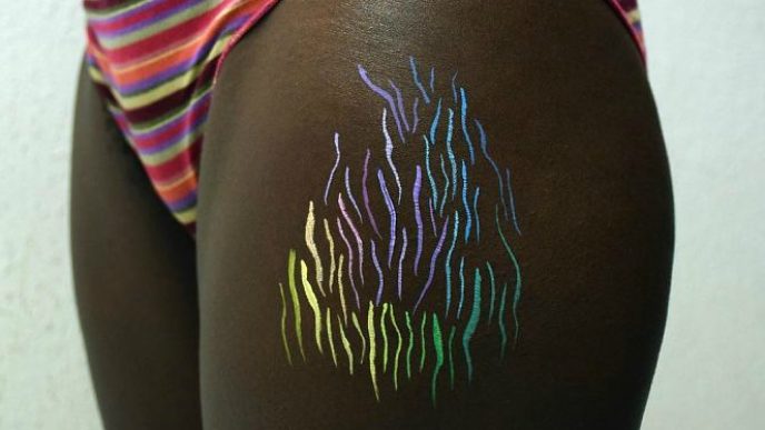 Stretch marks imperfections painting rainbow body art zinteta 2 5975932e22cd4__700.jpg