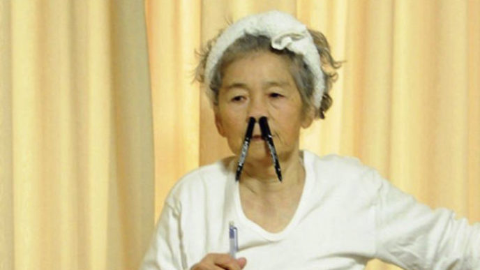 Funny self portraits kimiko nishimoto 89 year old 4 5a0a9e0290269__700.jpg